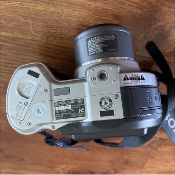 Sony CD Mavica Digital video/ Camera with CD-RW - Picture 15 of 16